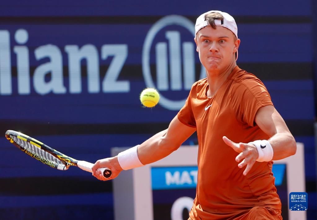 但在赛场上 但在赛场上