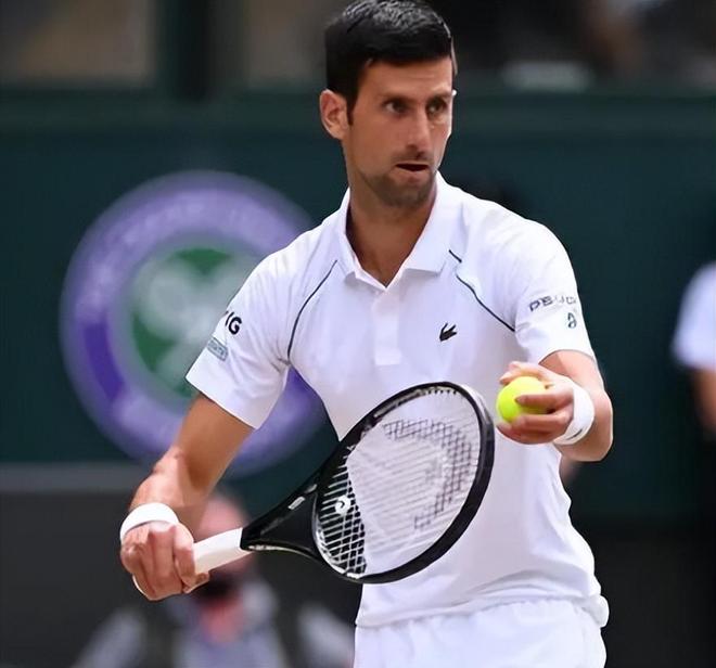 足球场上的 足球场上的