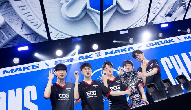 岁的青少年 岁的青少年